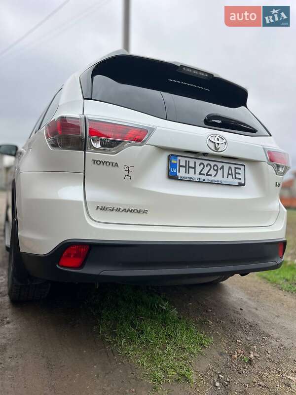 Внедорожник / Кроссовер Toyota Highlander 2014 в Одессе