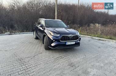 Внедорожник / Кроссовер Toyota Highlander 2022 в Ужгороде