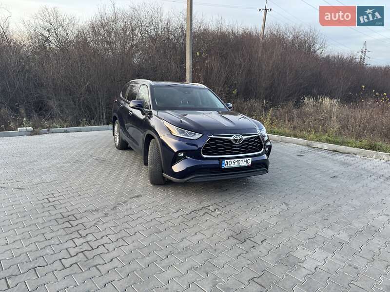 Внедорожник / Кроссовер Toyota Highlander 2022 в Ужгороде