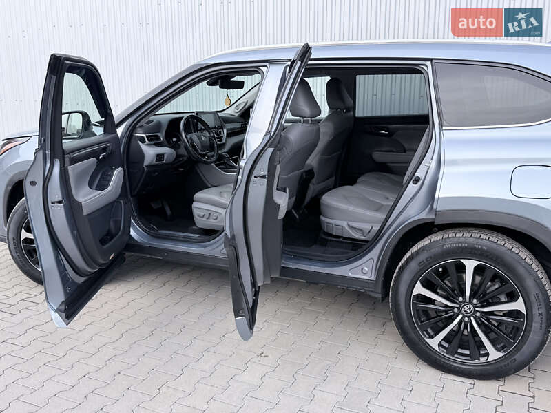 Внедорожник / Кроссовер Toyota Highlander 2021 в Киеве