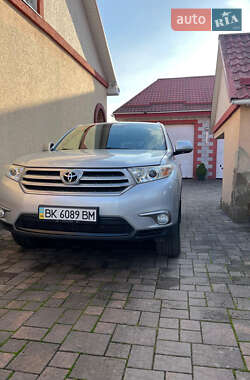 Внедорожник / Кроссовер Toyota Highlander 2013 в Корце