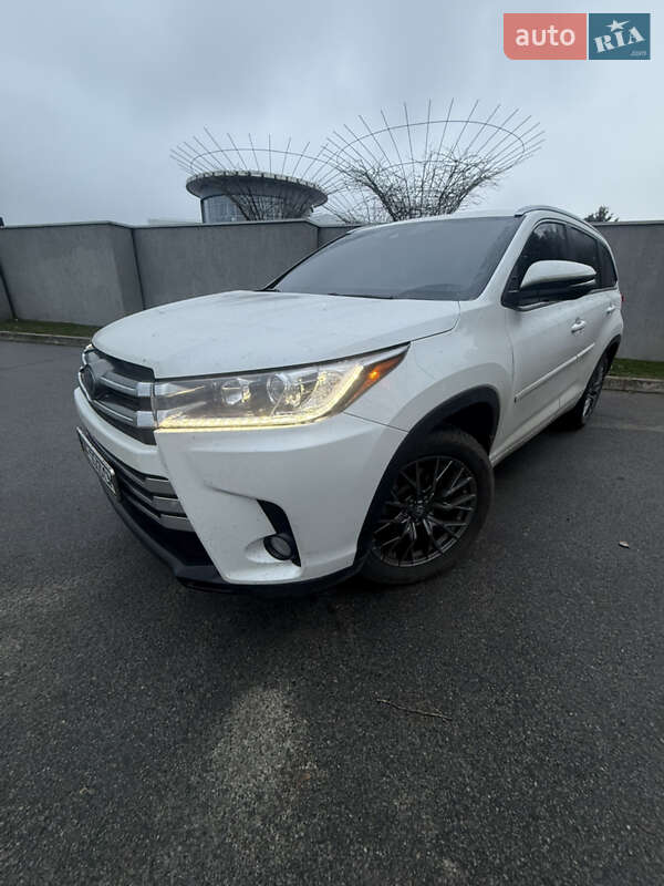 Внедорожник / Кроссовер Toyota Highlander 2017 в Днепре фото 4 Внедорожник / Кроссовер Toyota Highlander 2017 в Днепре