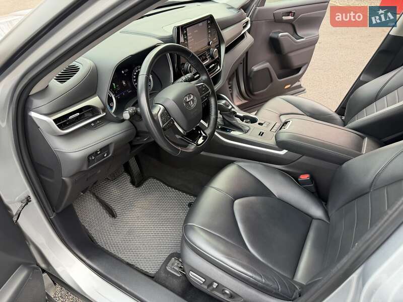 Позашляховик / Кросовер Toyota Highlander 2021 в Дніпрі