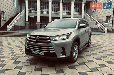 Внедорожник / Кроссовер Toyota Highlander 2015 в Кривом Роге