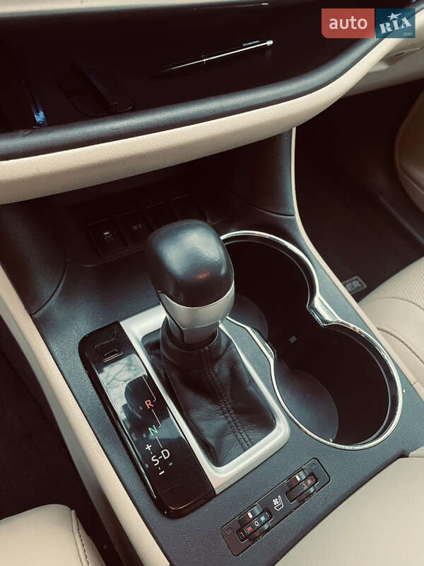 Внедорожник / Кроссовер Toyota Highlander 2015 в Кривом Роге фото 13 Внедорожник / Кроссовер Toyota Highlander 2015 в Кривом Роге