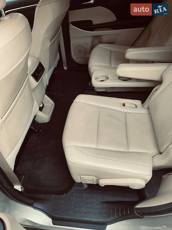 Внедорожник / Кроссовер Toyota Highlander 2015 в Кривом Роге фото 16 Внедорожник / Кроссовер Toyota Highlander 2015 в Кривом Роге