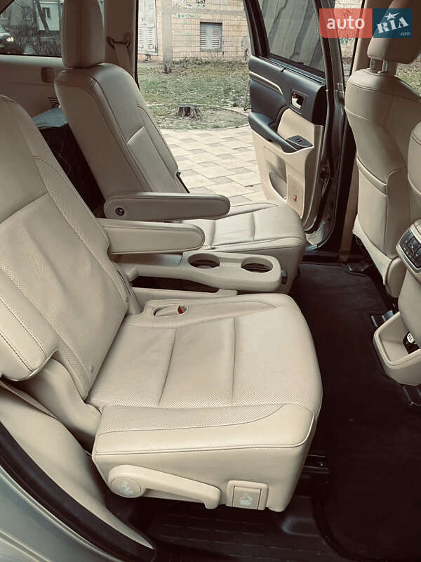 Внедорожник / Кроссовер Toyota Highlander 2015 в Кривом Роге фото 19 Внедорожник / Кроссовер Toyota Highlander 2015 в Кривом Роге