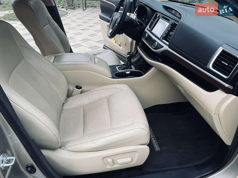 Внедорожник / Кроссовер Toyota Highlander 2015 в Кривом Роге фото 21 Внедорожник / Кроссовер Toyota Highlander 2015 в Кривом Роге