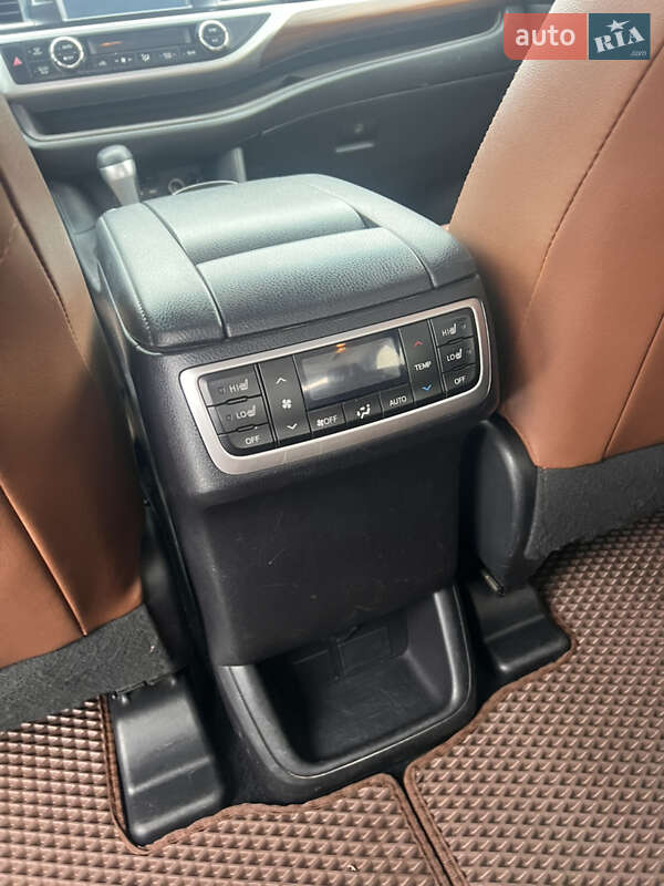 Внедорожник / Кроссовер Toyota Highlander 2019 в Виннице