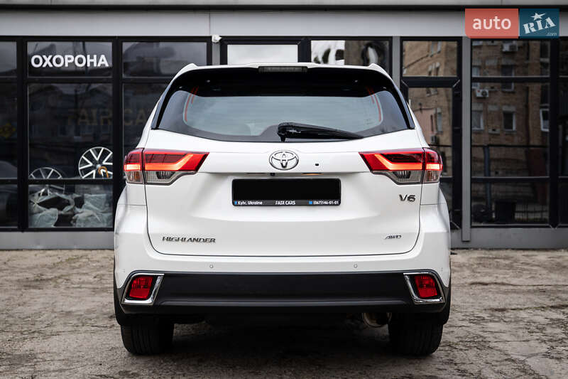 Позашляховик / Кросовер Toyota Highlander 2019 в Києві