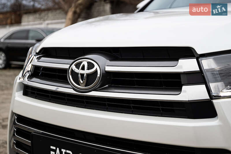 Позашляховик / Кросовер Toyota Highlander 2019 в Києві