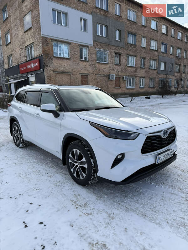Внедорожник / Кроссовер Toyota Highlander 2022 в Фастове
