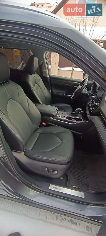 Внедорожник / Кроссовер Toyota Highlander 2021 в Киеве