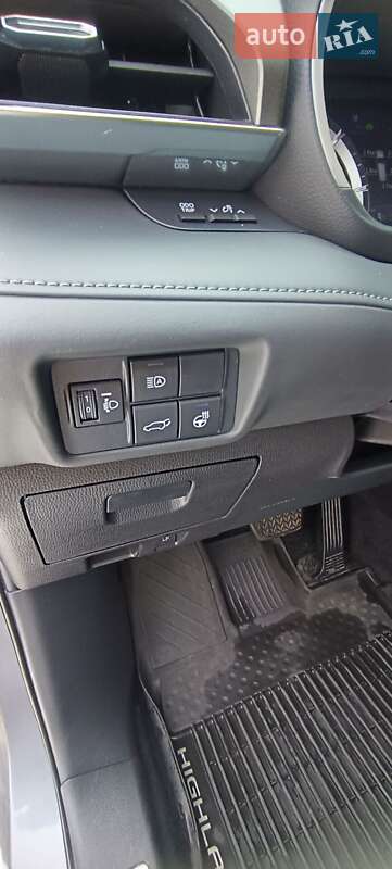 Внедорожник / Кроссовер Toyota Highlander 2021 в Киеве