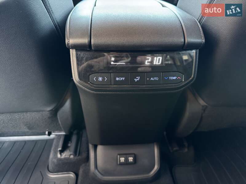 Внедорожник / Кроссовер Toyota Highlander 2020 в Киеве