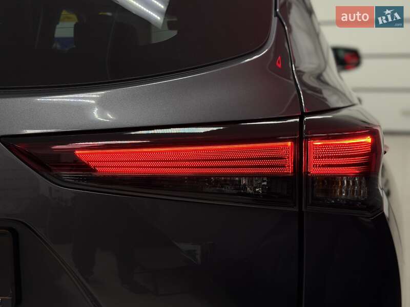 Внедорожник / Кроссовер Toyota Highlander 2024 в Тернополе