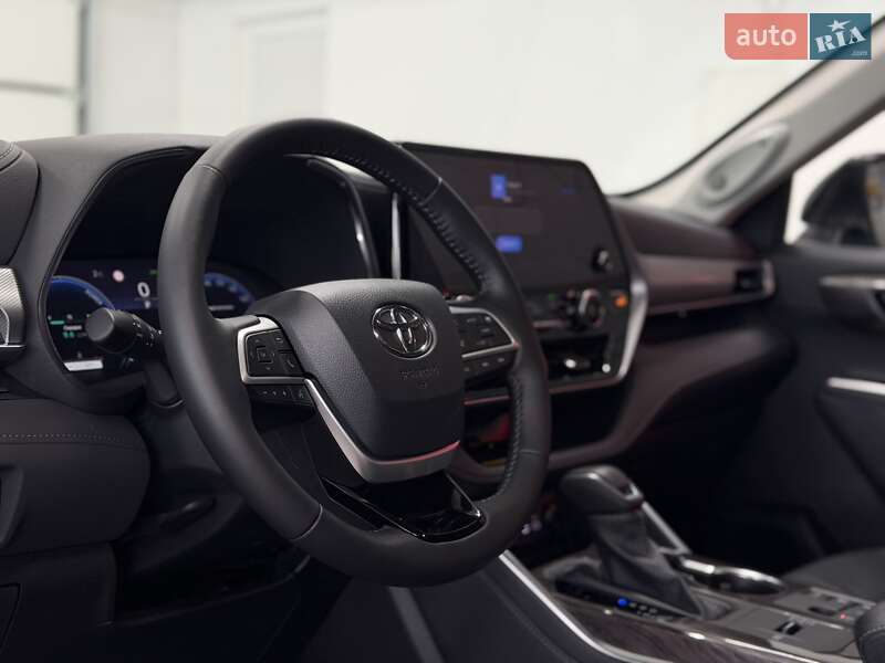 Внедорожник / Кроссовер Toyota Highlander 2024 в Тернополе