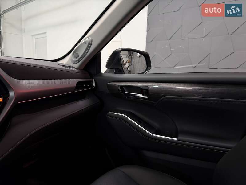 Внедорожник / Кроссовер Toyota Highlander 2024 в Тернополе