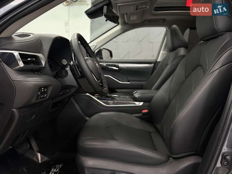 Внедорожник / Кроссовер Toyota Highlander 2024 в Тернополе