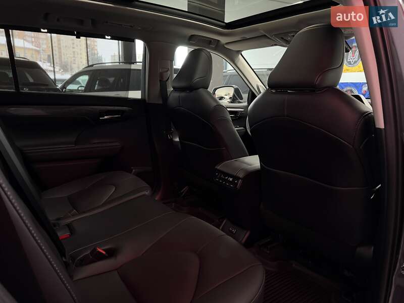 Внедорожник / Кроссовер Toyota Highlander 2024 в Тернополе