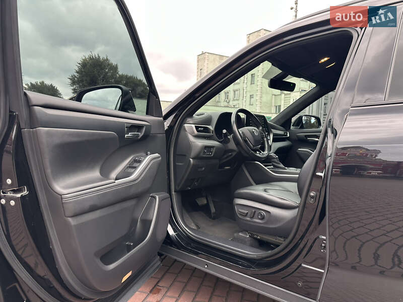 Позашляховик / Кросовер Toyota Highlander 2020 в Дніпрі