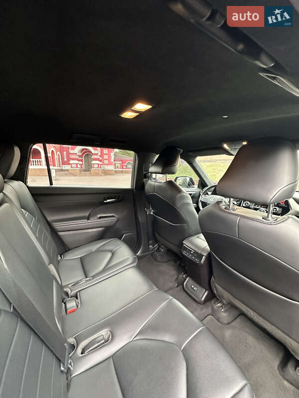 Позашляховик / Кросовер Toyota Highlander 2020 в Дніпрі