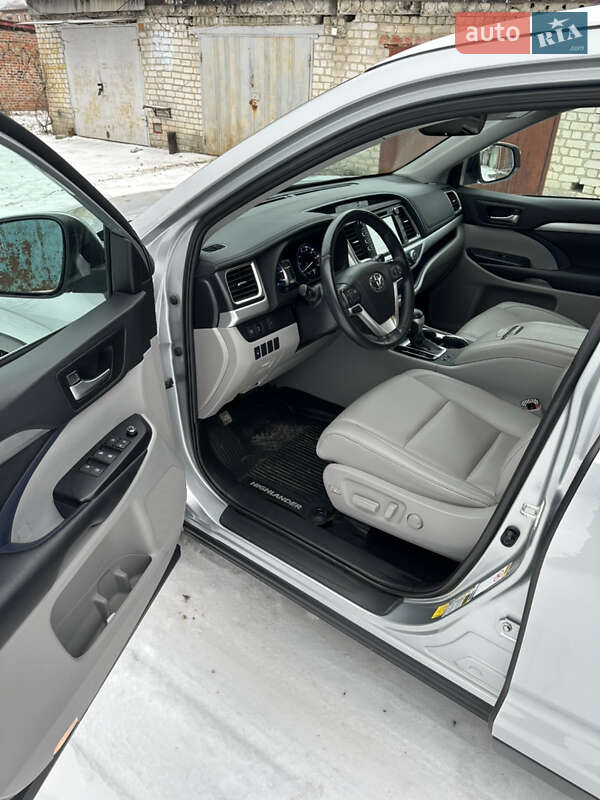 Внедорожник / Кроссовер Toyota Highlander 2019 в Харькове