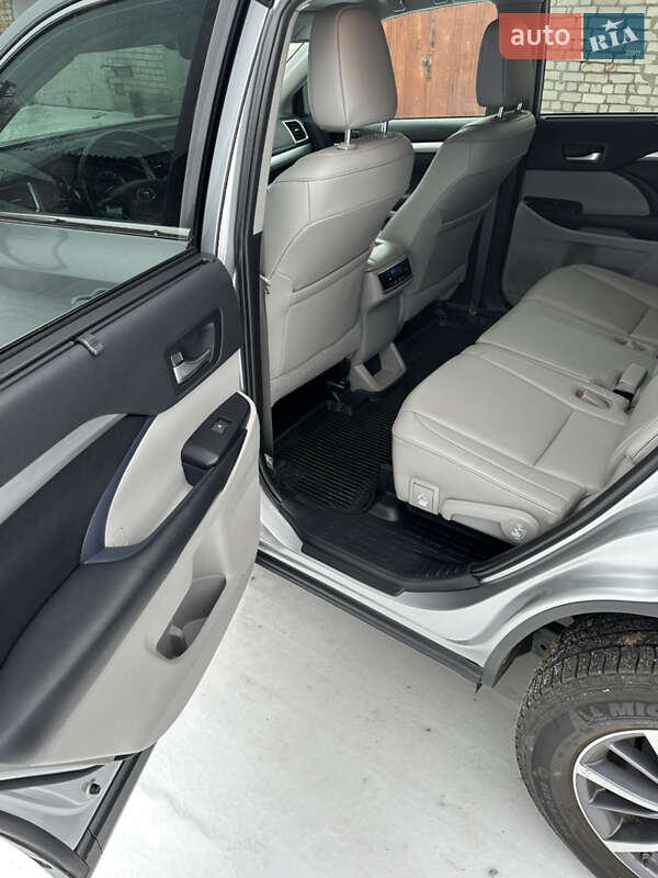 Внедорожник / Кроссовер Toyota Highlander 2019 в Харькове