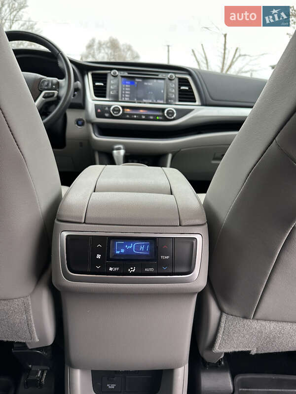 Внедорожник / Кроссовер Toyota Highlander 2019 в Харькове