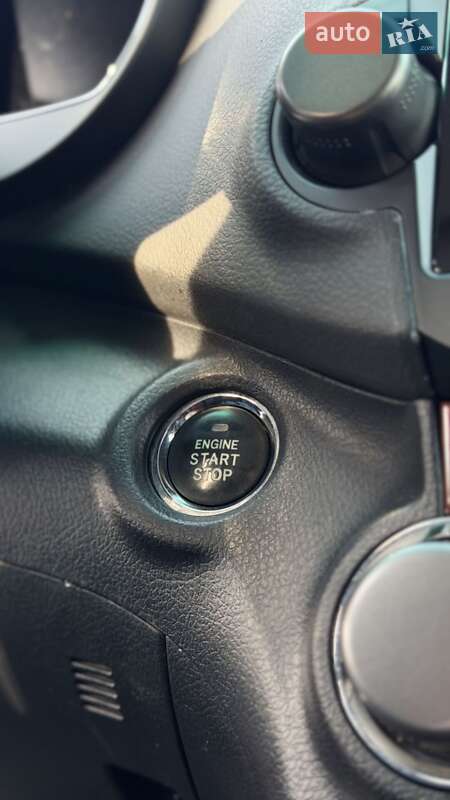 Внедорожник / Кроссовер Toyota Highlander 2011 в Зборове