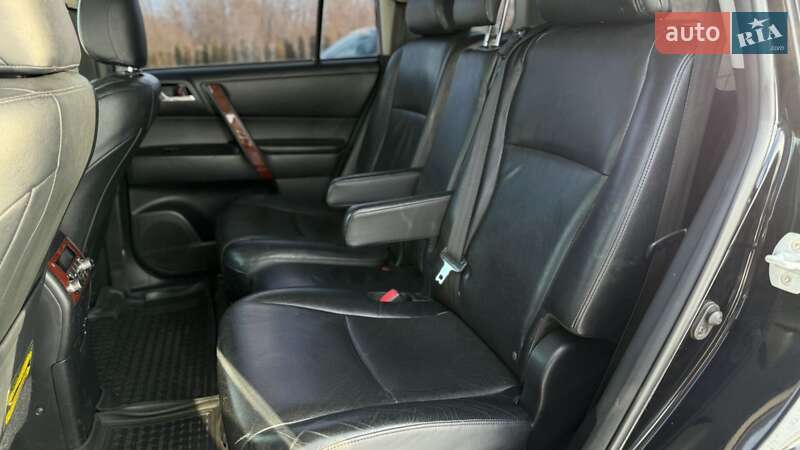 Внедорожник / Кроссовер Toyota Highlander 2011 в Зборове