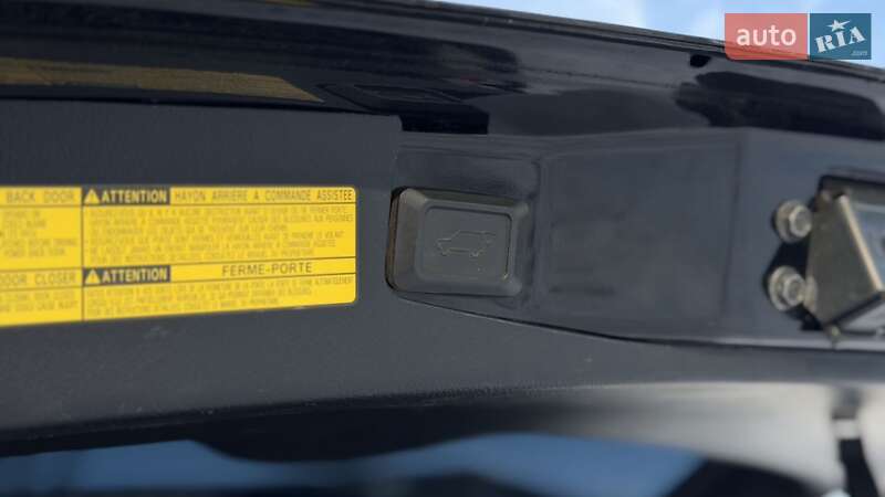 Внедорожник / Кроссовер Toyota Highlander 2011 в Зборове