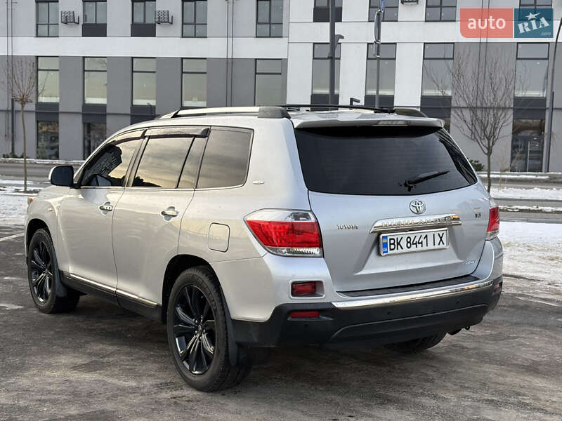 Внедорожник / Кроссовер Toyota Highlander 2011 в Ровно