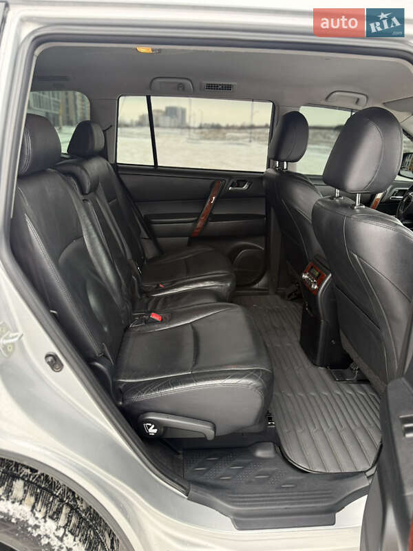 Внедорожник / Кроссовер Toyota Highlander 2011 в Ровно