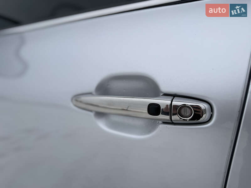 Внедорожник / Кроссовер Toyota Highlander 2011 в Ровно