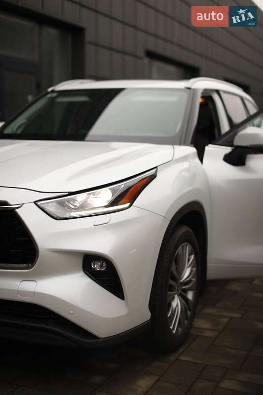 Внедорожник / Кроссовер Toyota Highlander 2022 в Тячеве