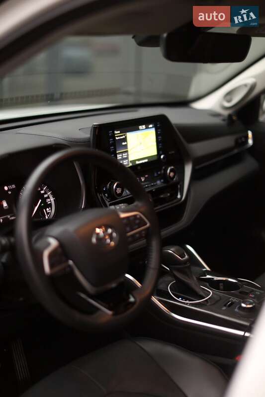 Внедорожник / Кроссовер Toyota Highlander 2022 в Тячеве
