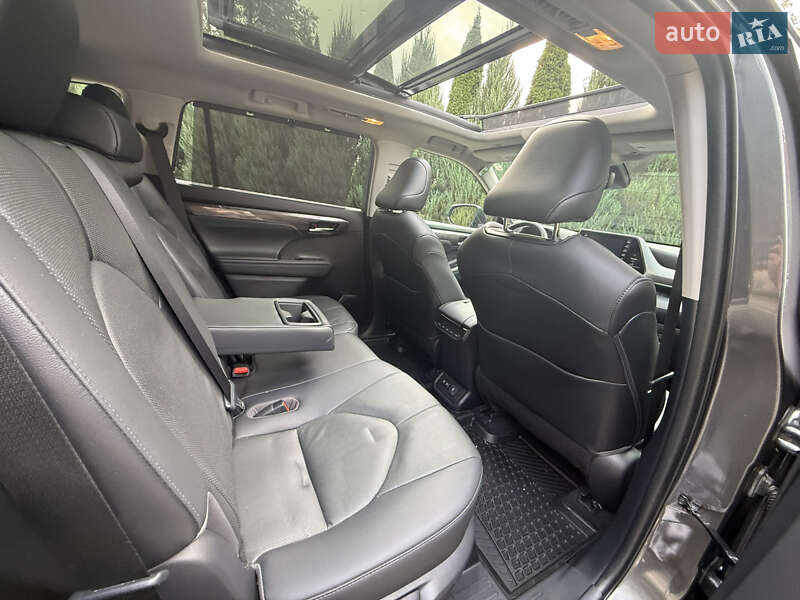 Внедорожник / Кроссовер Toyota Highlander 2021 в Самборе