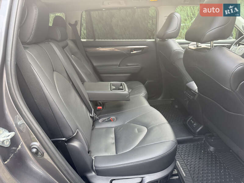 Внедорожник / Кроссовер Toyota Highlander 2021 в Самборе