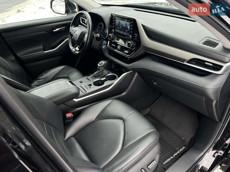 Внедорожник / Кроссовер Toyota Highlander 2020 в Ужгороде
