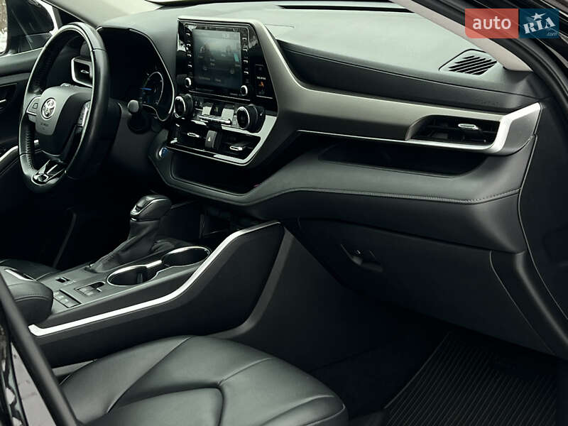 Внедорожник / Кроссовер Toyota Highlander 2020 в Ужгороде