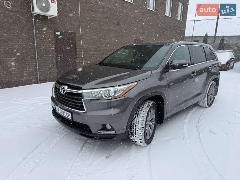 Внедорожник / Кроссовер Toyota Highlander 2016 в Днепре
