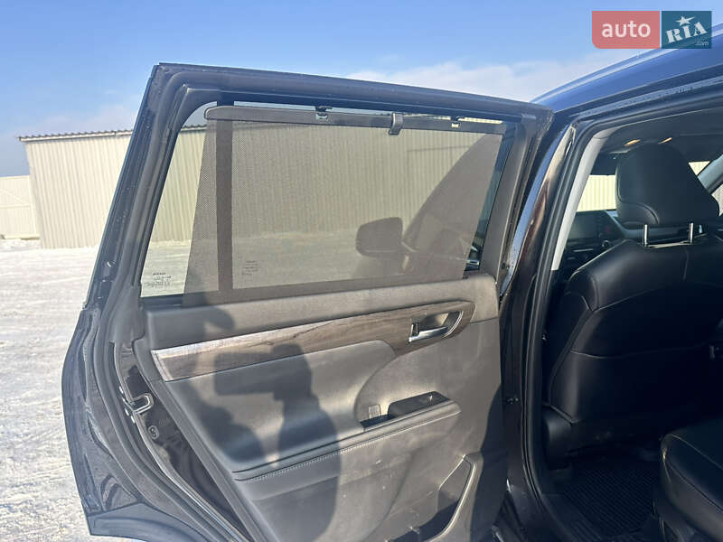 Внедорожник / Кроссовер Toyota Highlander 2021 в Гайсине