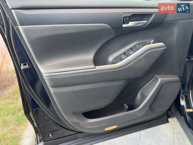 Внедорожник / Кроссовер Toyota Highlander 2020 в Тернополе