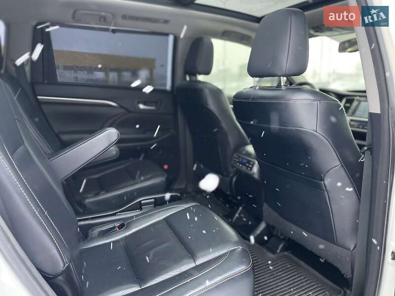 Внедорожник / Кроссовер Toyota Highlander 2015 в Днепре