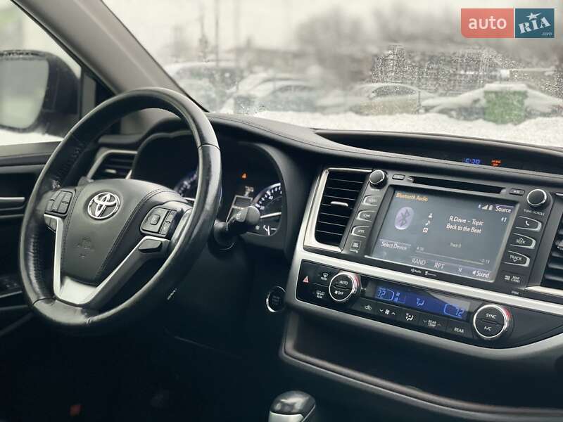Внедорожник / Кроссовер Toyota Highlander 2015 в Днепре