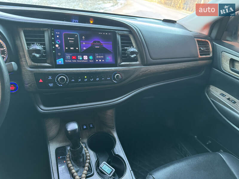 Внедорожник / Кроссовер Toyota Highlander 2016 в Кропивницком