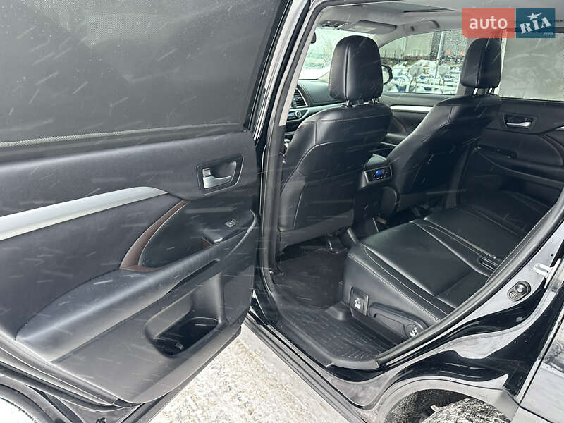 Внедорожник / Кроссовер Toyota Highlander 2016 в Житомире