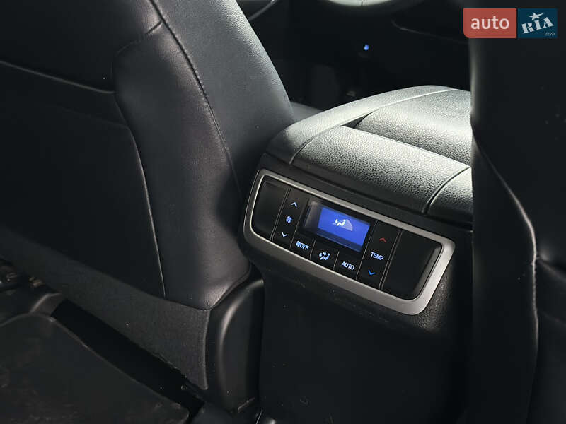 Внедорожник / Кроссовер Toyota Highlander 2016 в Житомире