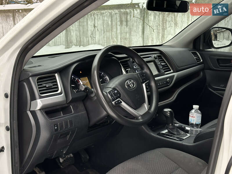Внедорожник / Кроссовер Toyota Highlander 2016 в Житомире